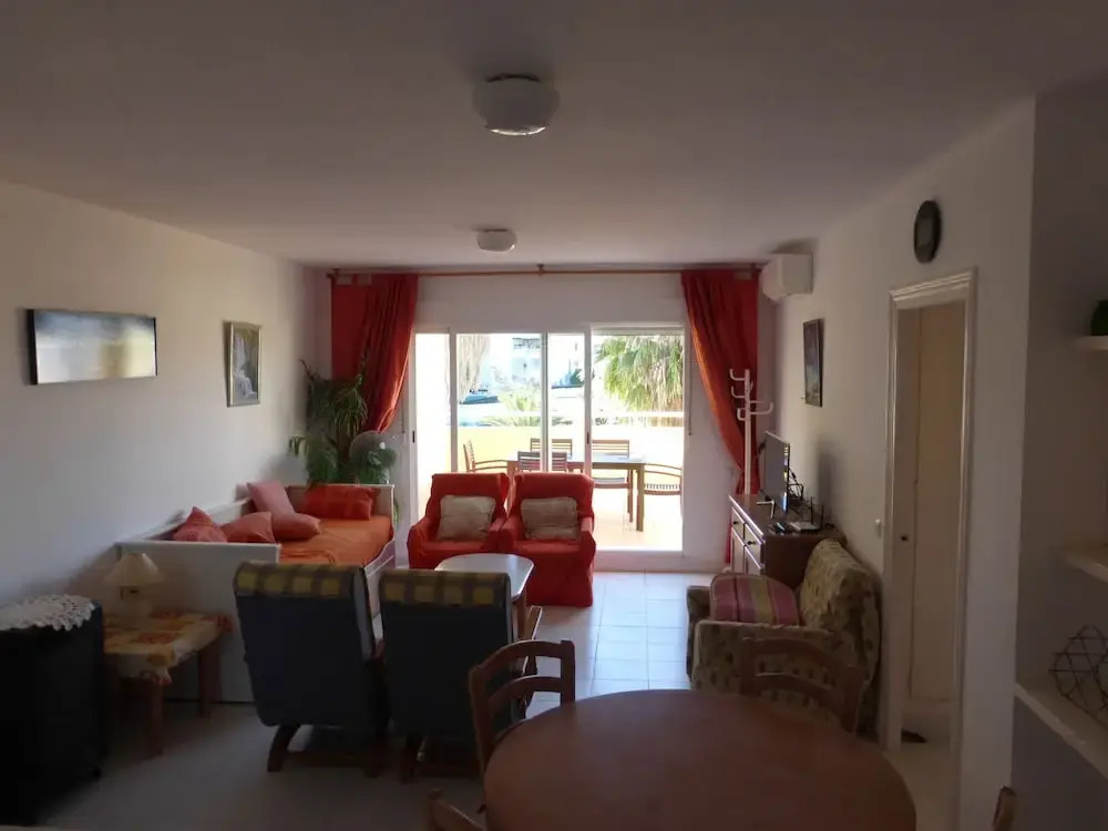 Beautiful 2 Bedroom, 2 Bathroom Apartment