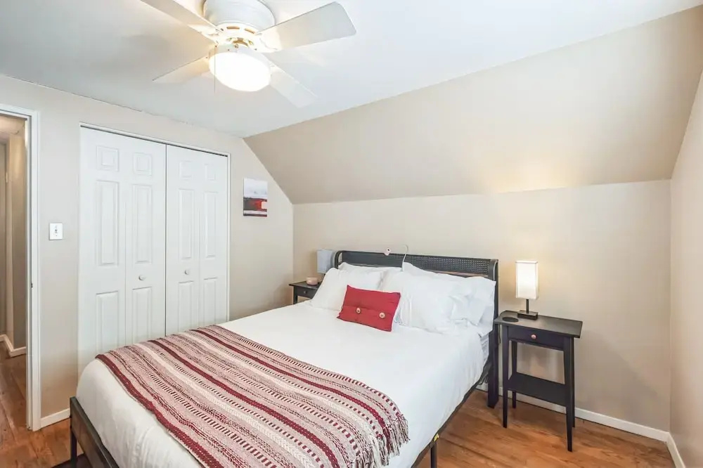 Uline Hospitality 4 Bedroom Home