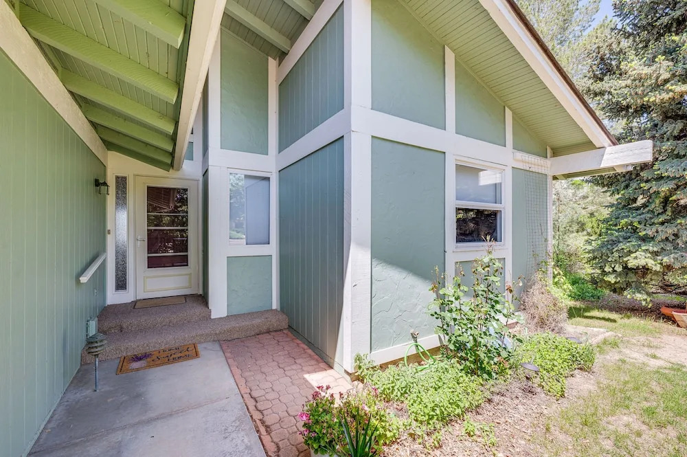 Loveland Vacation Rental w/ Water & Mountain Views