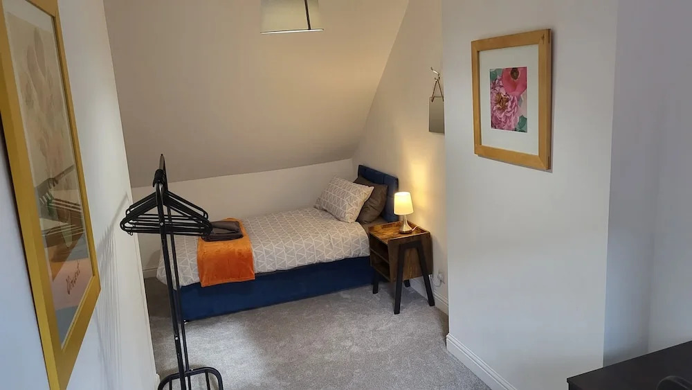 Heart of Lincoln City, 3 Bedrooms, Sleeps 4 Guests