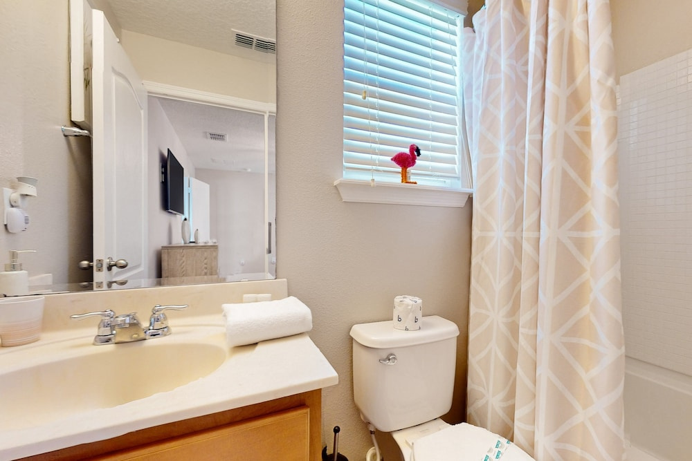Stunning Getaway With Games & Clubhouse Amenities - Near Parks