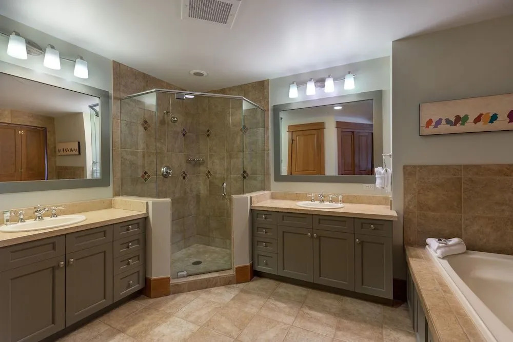 Lone Eagle #3050 - 4 Br Condo