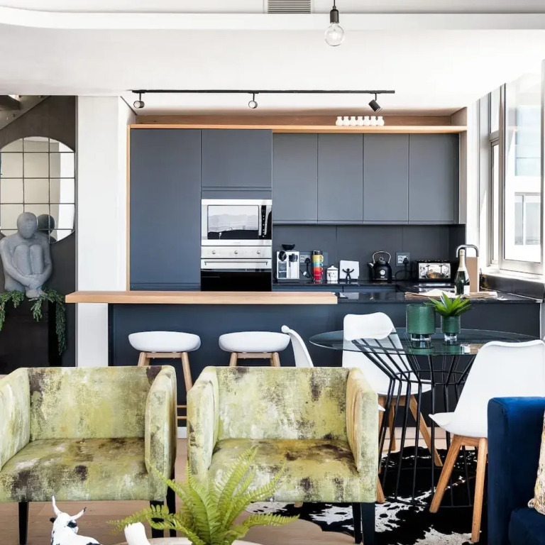 Deluxe Urban Retreat Summit on Quarter