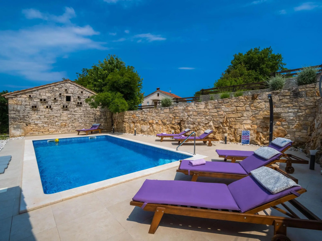 Peaceful Villa in Rakalj with Swimming Pool