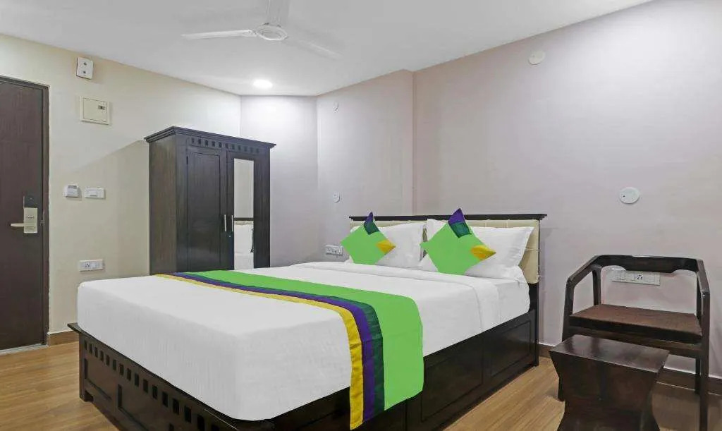 Treebo Trend Purple Square Hotel