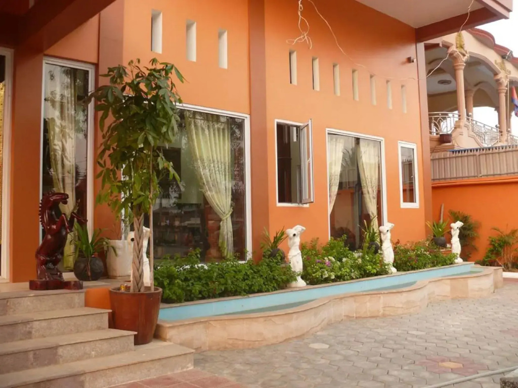Vanne Hotel