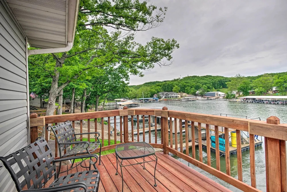 2 Decks, Dock, Fire Pit! Waterfront Lake Ozark Gem