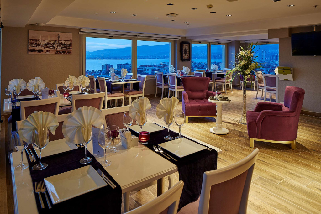 DoubleTree by Hilton Izmir - Alsancak