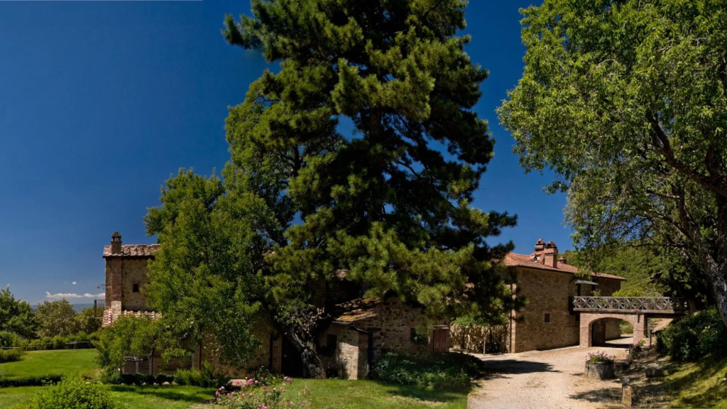 Sleeps: 12 (6 bedrooms, 6 bathrooms) 450 m2. Private garden and the pool (5x12 mts – 1,30mts depth),-VILLA LEOPOLDINA