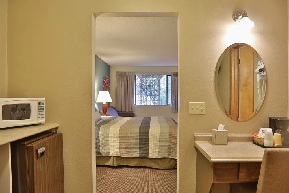 Harbor Inn