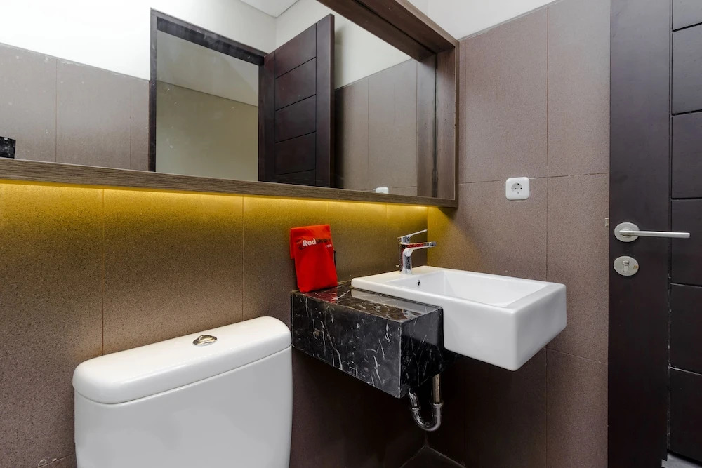 RedDoorz Plus @ Abdul Majid Raya