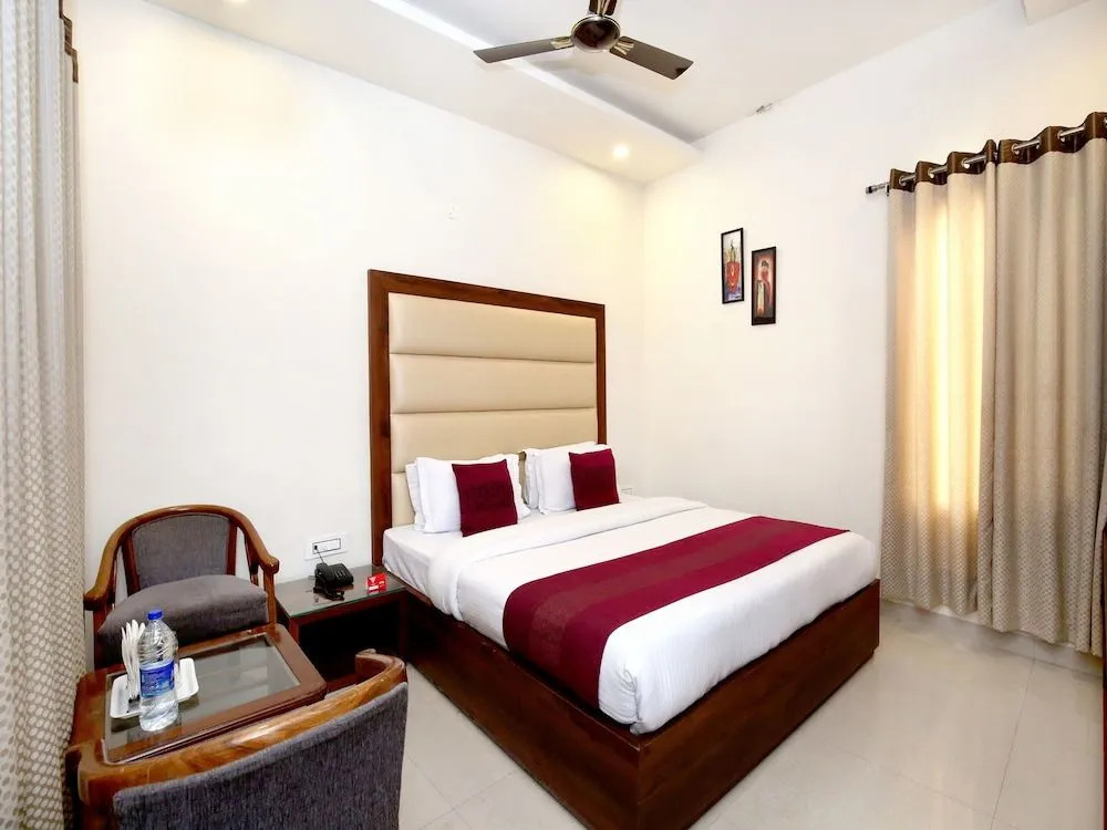 OYO 8954 Hotel Joy