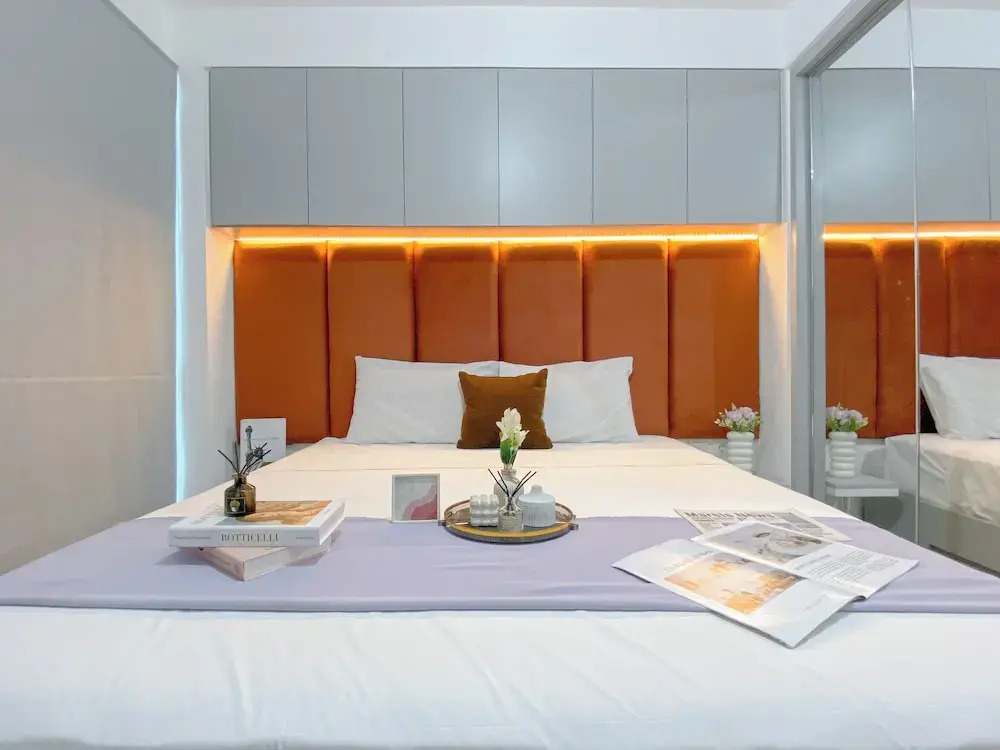 Warm Studio At Tifolia Apartment