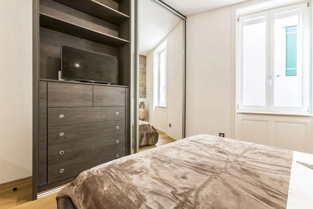 Queen Apartment