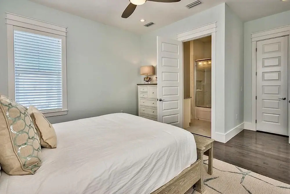 Looking Glass 5 Bedroom Holiday Home by Five Star Properties