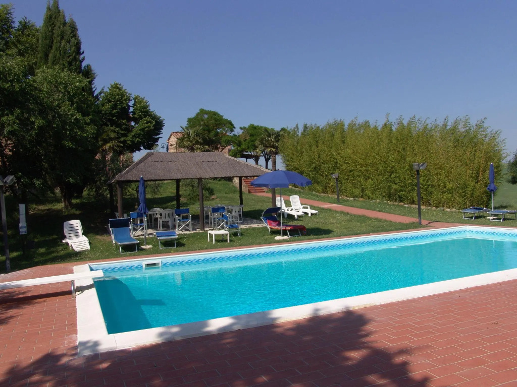 Scenic Farmhouse in Peccioli with Swimming Pool near Lakes