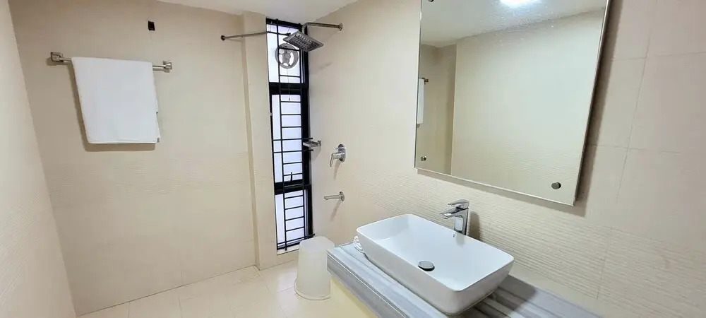 Luxurious 3-bhk Highly Secured & Close to Airport