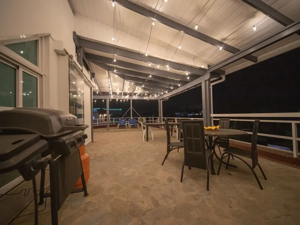 3BR Luxury Penthouse, 300m From Beach!