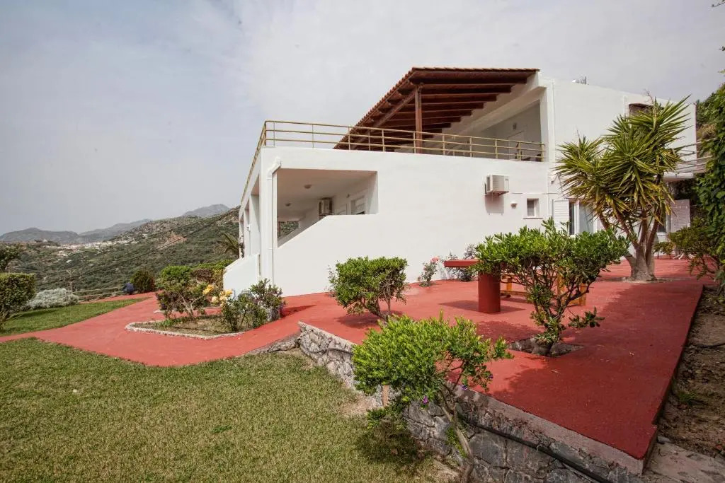 Chrisanthi Studios & Apartments