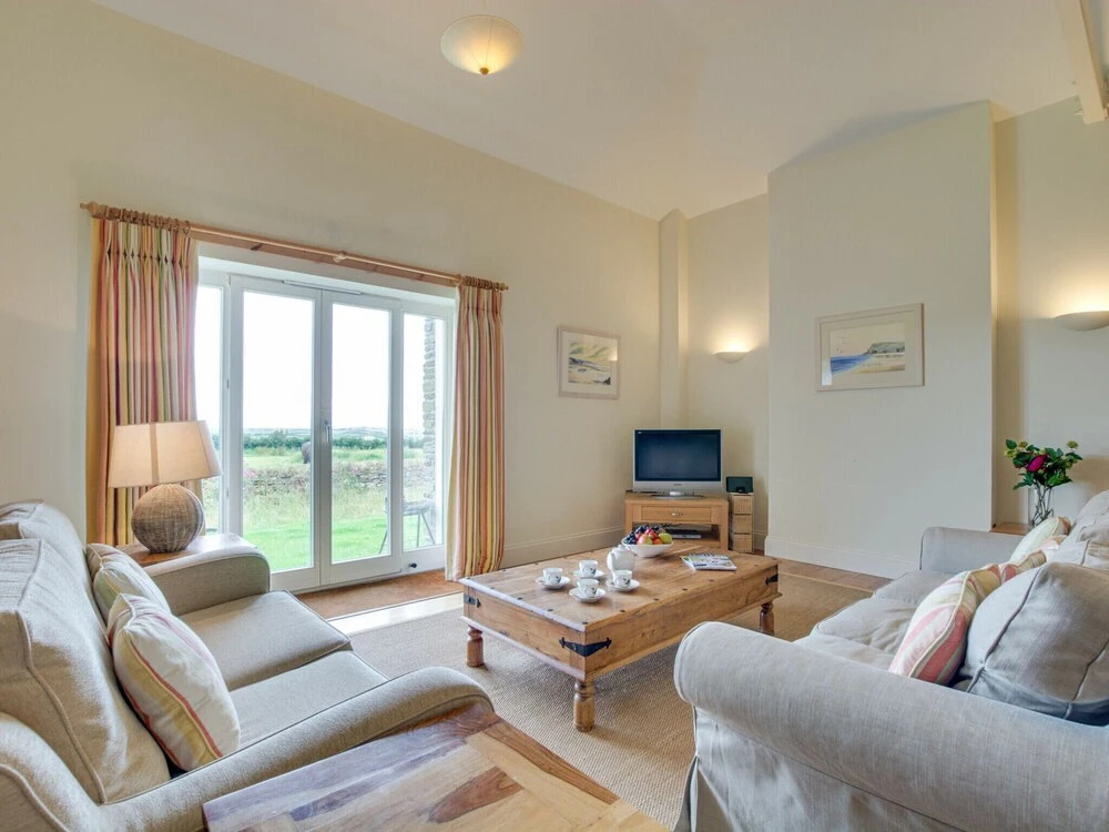 Lovely Holiday Home in Edmonton With Garden