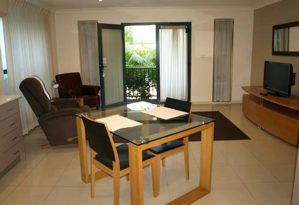 Francis Phillip Motor Inn and The Lodge