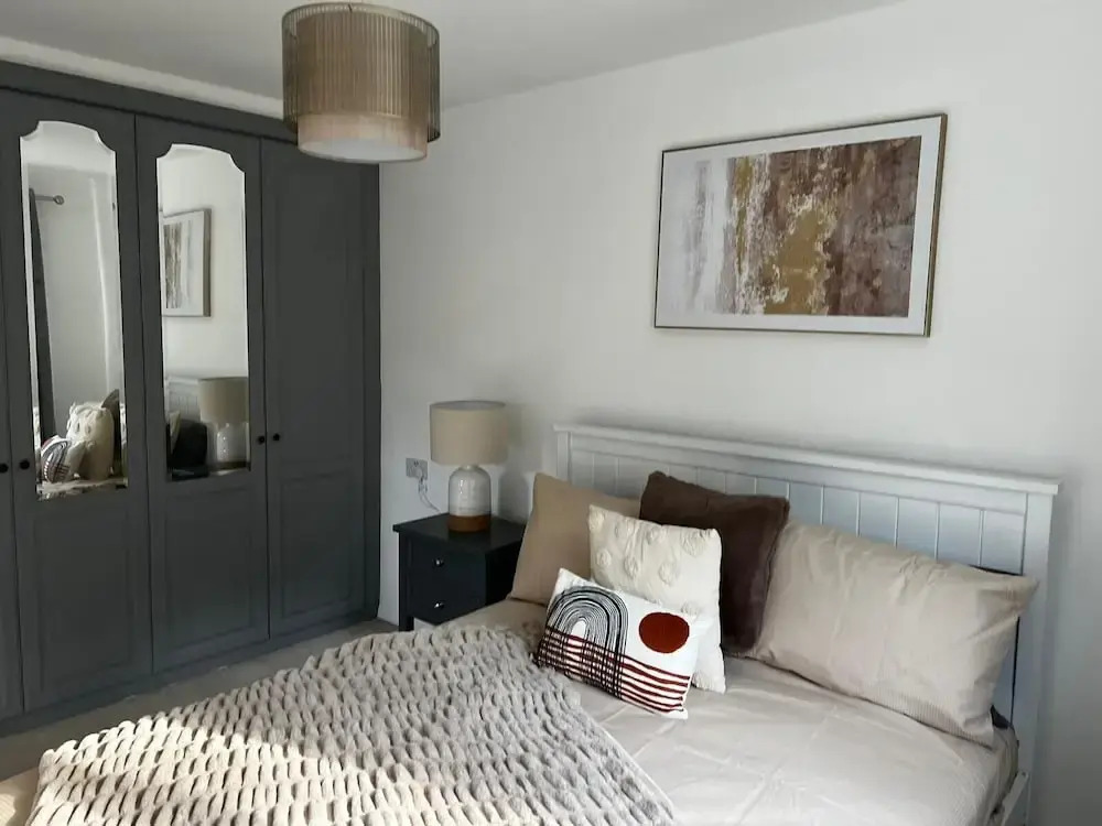Luxury 4 bed House Sleeps 8, Enjoy in Comfort