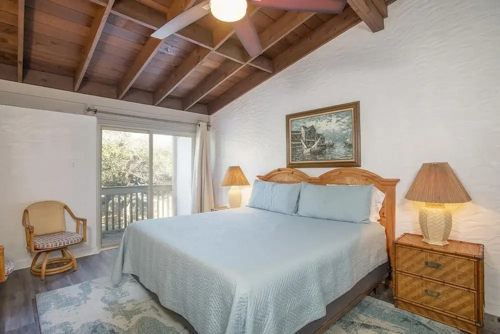 Oceans 2 4 Bedroom Condo by RedAwning