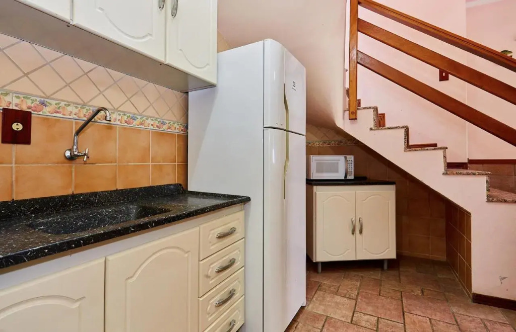 1062 Duplex 100 m da PRAIA DE BOMBINHAS . 2 suites