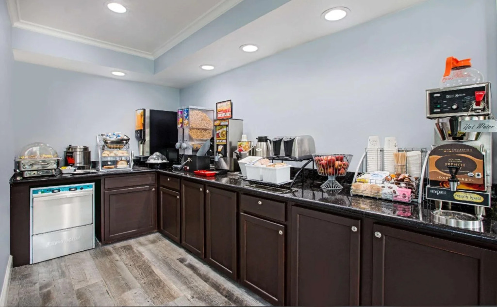 The Orchard Hotel Ukiah Wine Country Free Breakfast, Pool, & Hot Tub