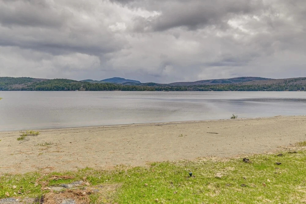 Cabin w/ Shared Beach & Great Views, Walk to Town