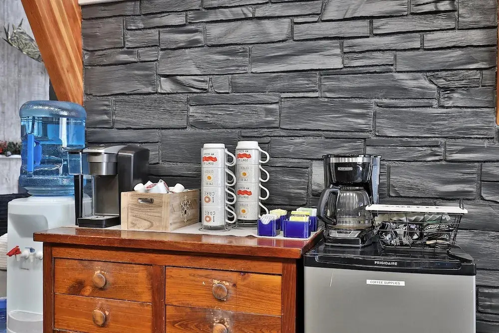 The Birch Ridge: Owner's Suite #5 - Queen/sofa Bed Suite In Killington. Hot Tub. Renovated. 1 Bedroom Home