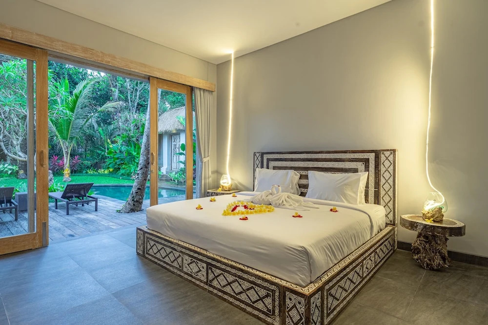Brand new Luxury 3BR villa Ethnic Ubud 1