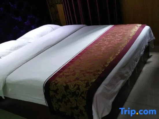 Yilong Liuhe Hotel
