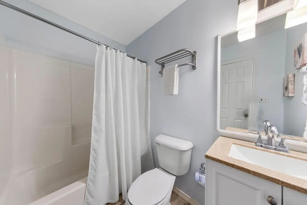 Condo w Semi-private Pool & Just 1 Block to Beach!