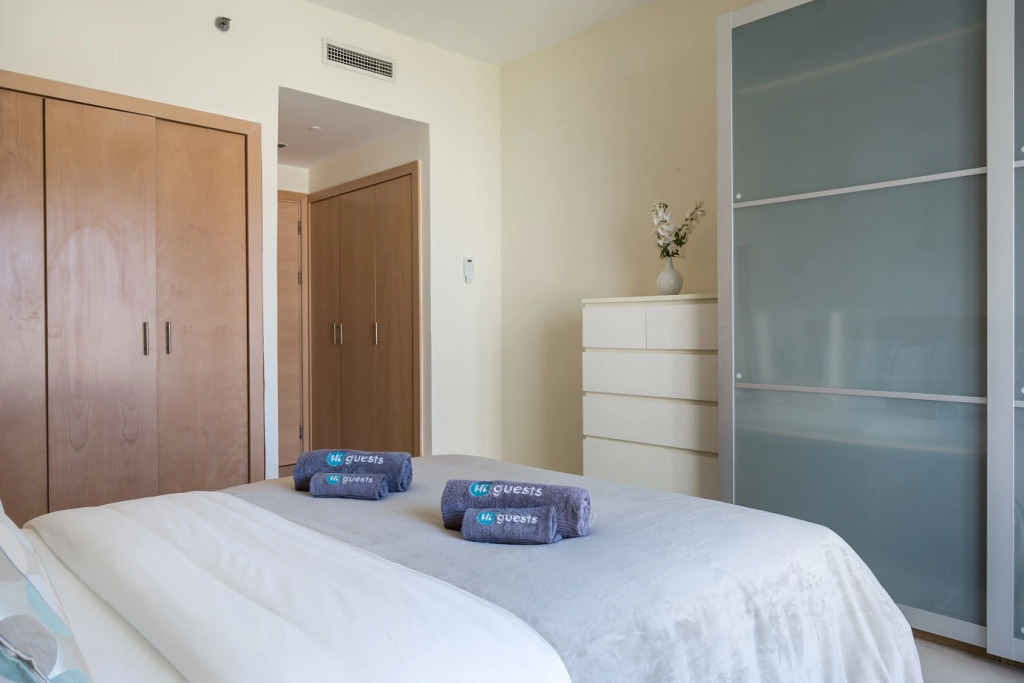 Perfect location! 1BR with best views to Marina