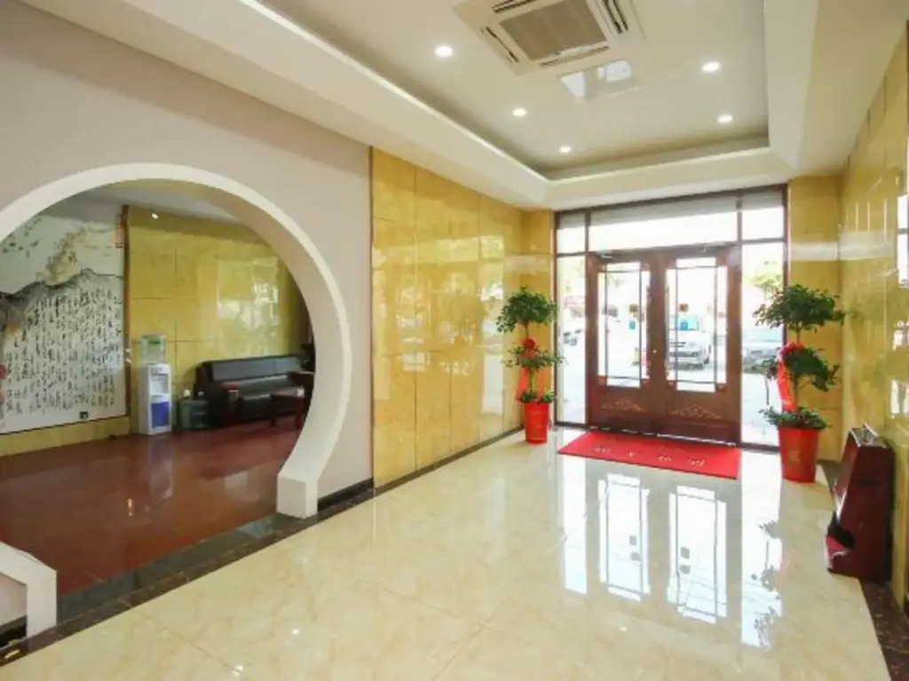 Super 8 Hotel Lianyungang Walking Street