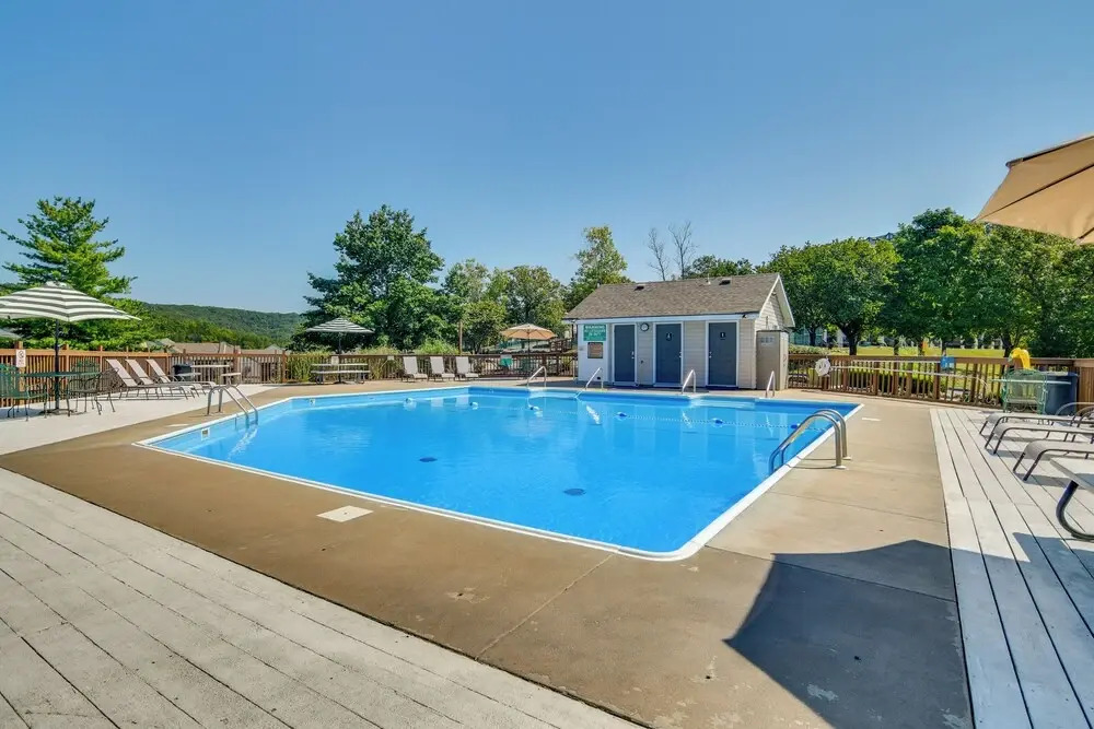 1 Mi to Silver Dollar City! Lake-view Family Haven