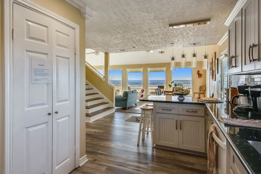 Barefoot Pelican by Ryson Vacation Rentals
