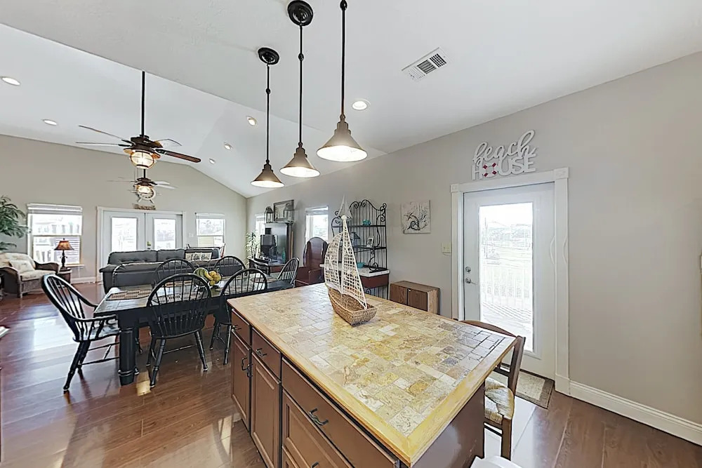 New Listing! Family-friendly Gem - Walk To Beach! 2 Bedroom Home