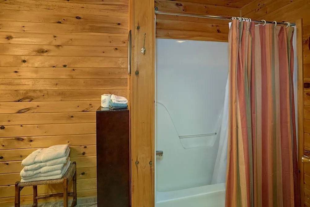 Moonshiners View Apartment 2