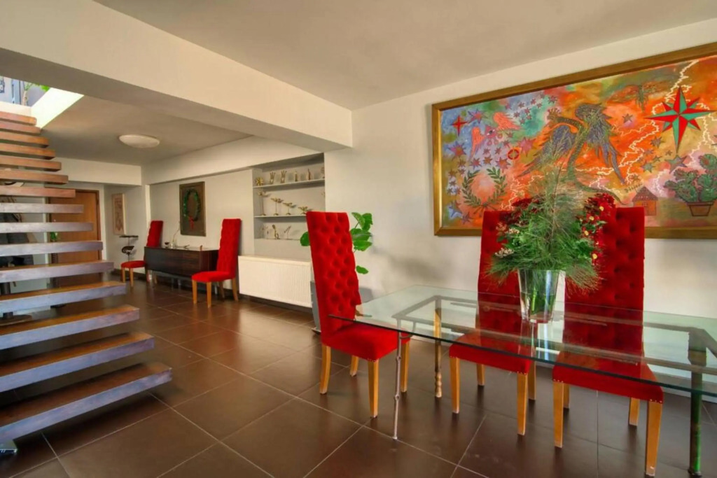 Pristine penthouse with Parthenon view by the pool