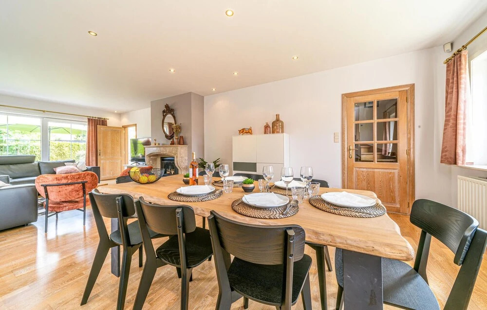 Beautiful Home In Oostduinkerke