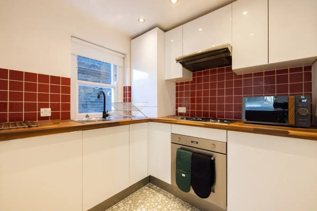The West Hampstead Wonder  - Stunning 2BDR with Study Room and Garden