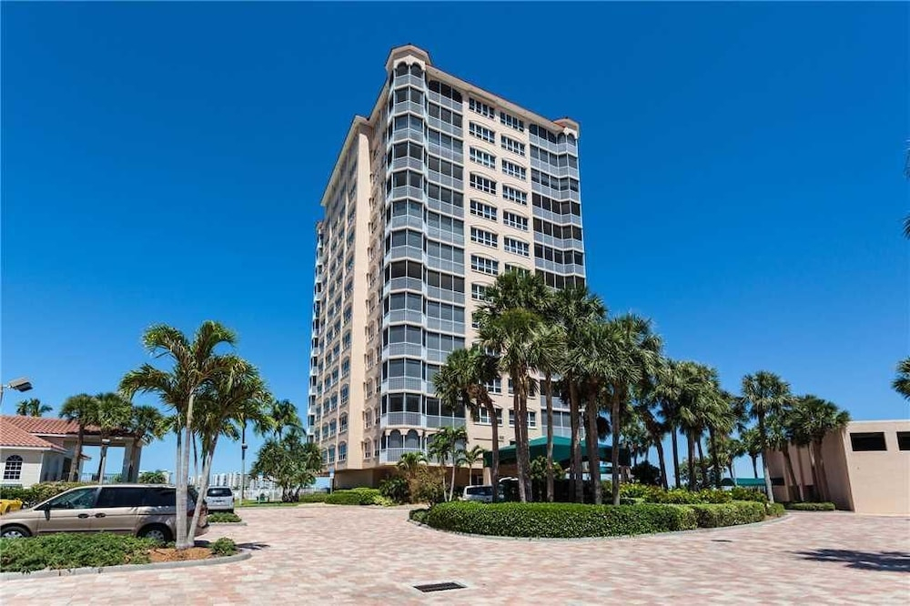 Island Beach Club 304 - Two Bedroom Condo