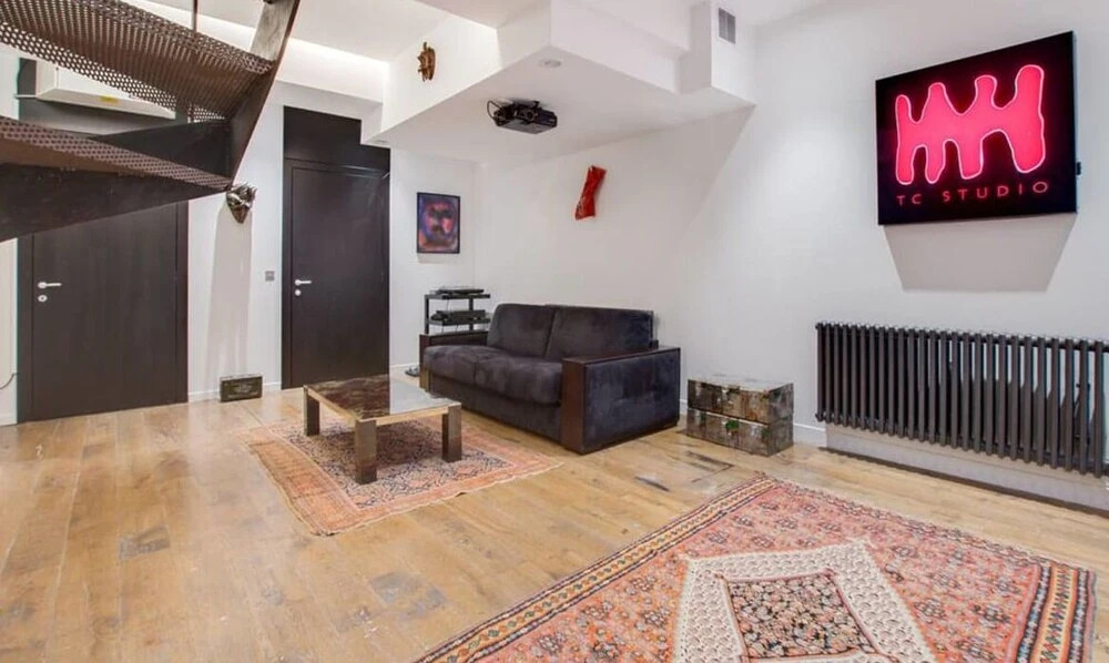 Modern Industrial 80m2 Apartment Near Bastille