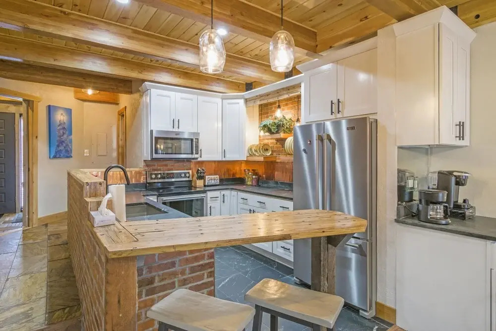 Winterwood 10 2 Bedroom Condo by Redawning