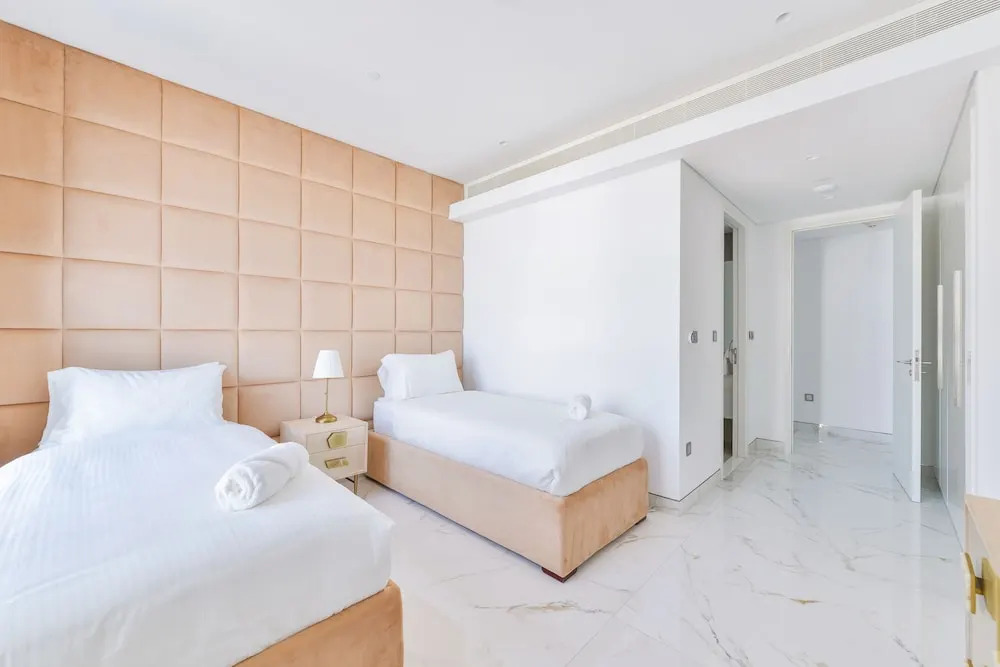 Stylish 2BR on Bluewaters Island