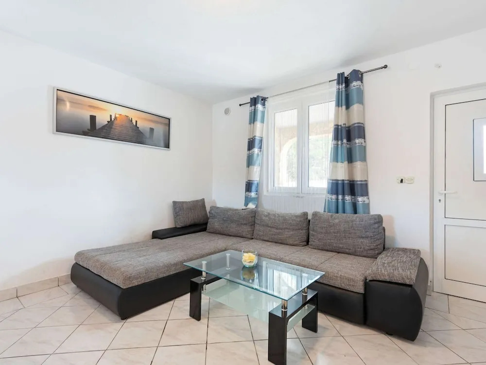 Quaint Apartment in Vir near Sea