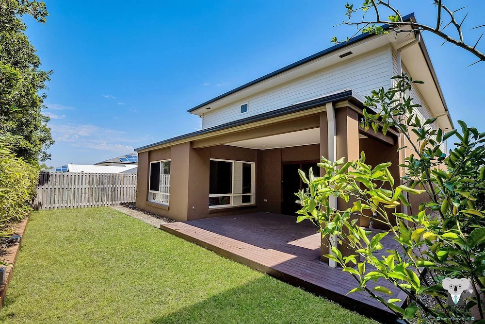 Rochedale Spacious Holiday 4 Bedrooms House Qro009