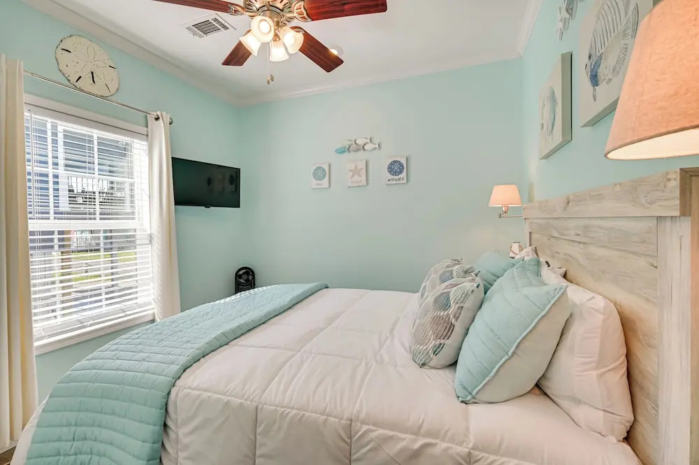 Resort Home ~ 1 Mi to Myrtle Beach Access!